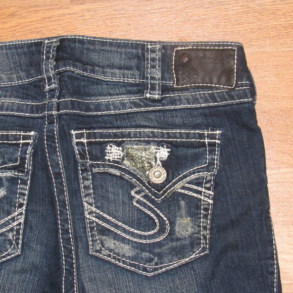 Silver "Suki Flap Capri" Jeans / Distressed and Glitter Pockets / 30 Waist - Picture 3 of 10